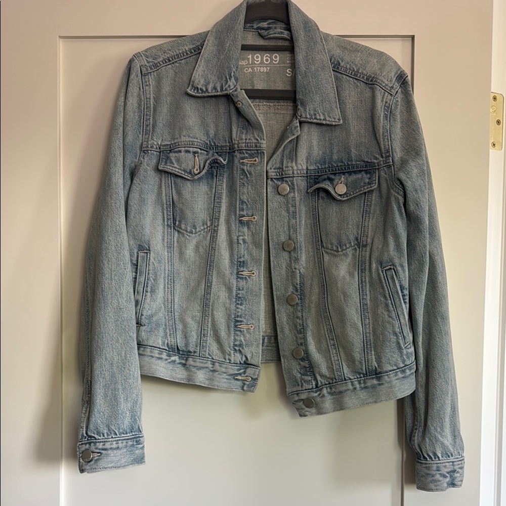 GAP Blue Jean Jacket Cropped Trucker Style